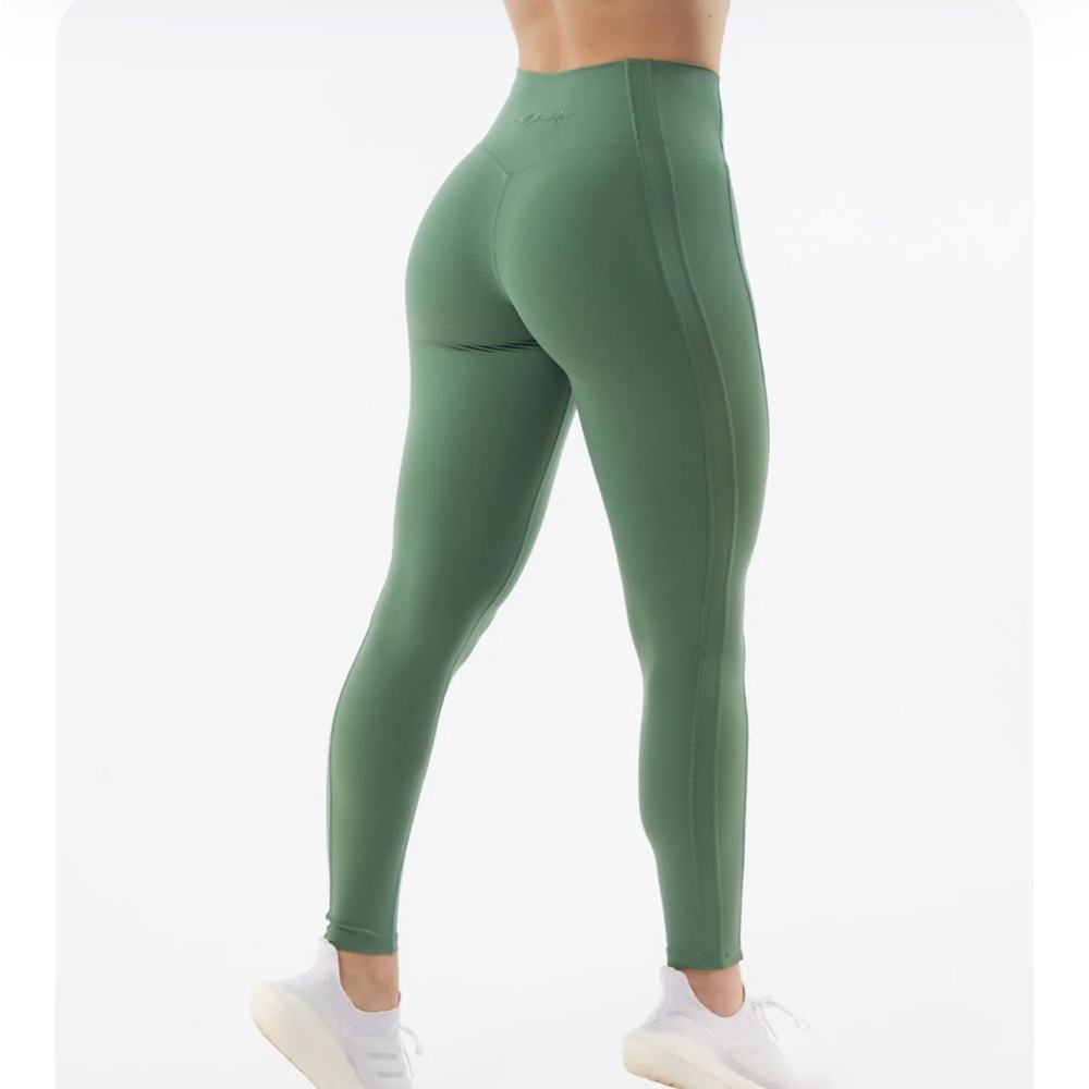 Alphalete pulse kinetic legging